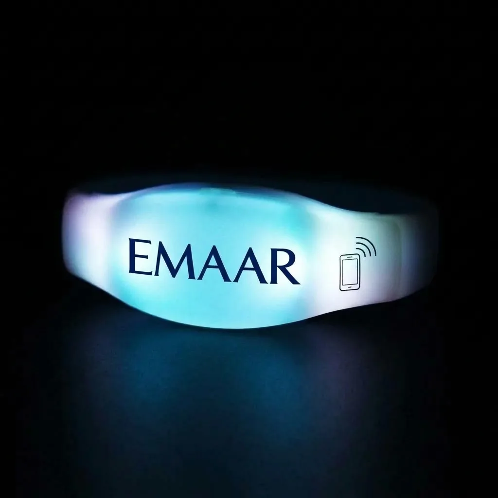 Bracelet LED lumineux avec marquage Emaar et pictogramme NFC