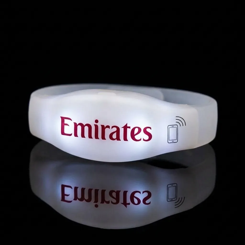 Bracelet LED lumineux avec marquage Emirates et pictogramme NFC