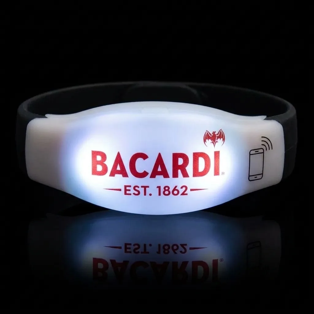 Bracelet LED lumineux avec marquage Bacardi et pictogramme NFC