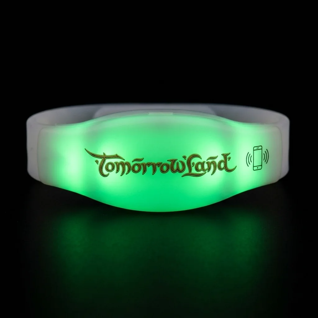 Bracelet LED lumineux avec marquage Tomorrowland et pictogramme NFC