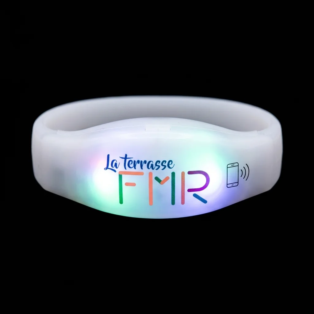 Bracelet LED lumineux avec marquage La terrasse FMR et pictogramme NFC