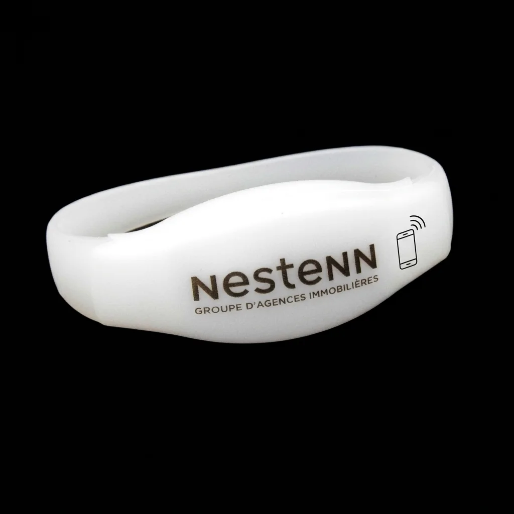 Bracelet LED lumineux avec marquage NesteNN et pictogramme NFC